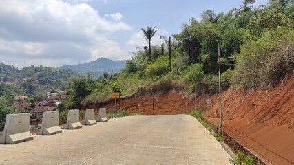 Photo of the downhill and uphill road leading to the tourist area in Cicalengka, Indonesia