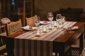 table setting in restaurant