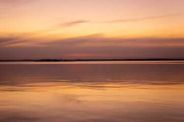 Fototapeta na wymiar Beautiful sunset on the lake on an autumn evening.