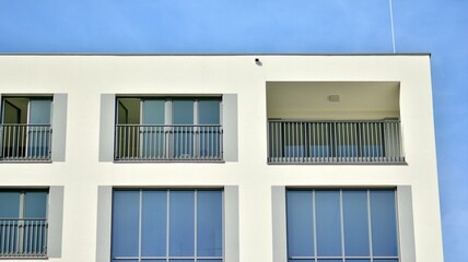 Obraz premium Modern apartment building. Modern urban architecture and details of building facade. Sunlight.