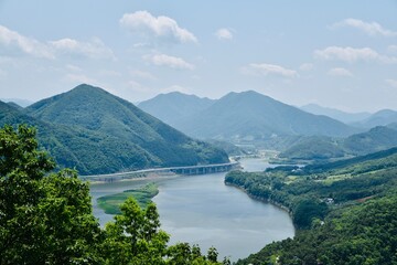 Obraz na płótnie Canvas river and the mountains in Korea