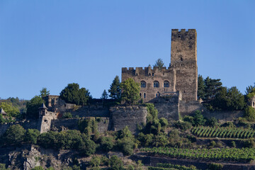 Obraz premium Gutenfels Castle landscape on the upper middle Rhine River near Kaub, Germany. Also known as Burg Gutenfels. 