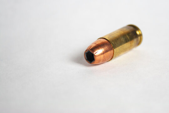 Brass and rifle bullet single hi-res stock photography and images