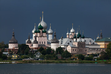 Fototapeta na wymiar View of the Rostov Kremlin from the lake Nero ( Rostov Veliky, Russia)
