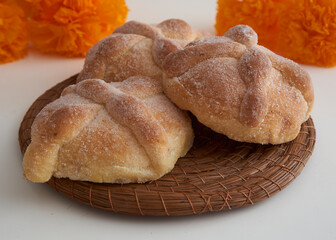 Tradicional Pan de muerto mexicano, celebracion del dia de muertos