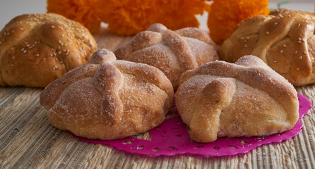 Tradicional Pan de muerto mexicano, celebracion del dia de muertos
