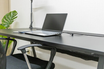 コワーキングスペースのデスク