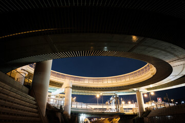 夜の高速道路のジャンクション Highway junction at night