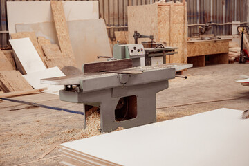 Wood surface planer machine in carpentry workshop - obrazy, fototapety, plakaty