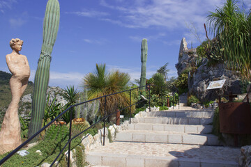 Le jardin d'Èze, aussi appelé jardin exotique ou jardin botanique d'Èze, est un jardin botanique situé sur un terrain escarpé, dans la ville d'Èze dans les Alpes Maritimes. Il est renommé pour son imp
