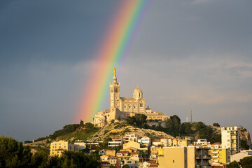 Arc en ciel sur Notre Dame de la Garde