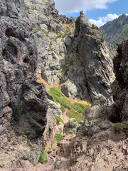 Rochers sur le chemin du GR20 en Corse