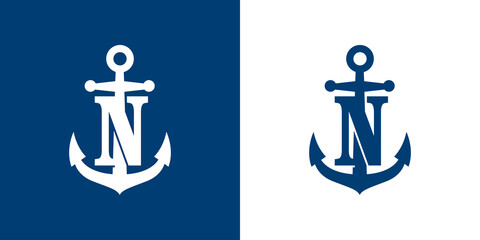 Logotipo con letra inicial N en silueta de ancla de barco en fondo azul y fondo blanco © teracreonte