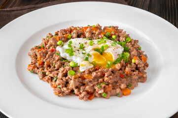 Poached eggs with mince meat
