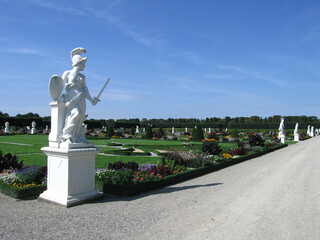 Weiße Skulptur Barockgarten Herrenhausen Hannover