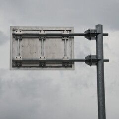 표지판 뒷면 (Back of the sign)