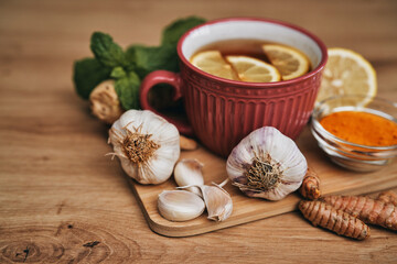 Fototapeta na wymiar Winter tea and natural antioxidants on wooden desk