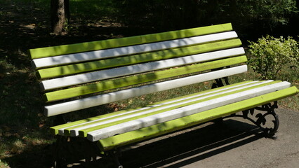 benches for relaxing people in the park 