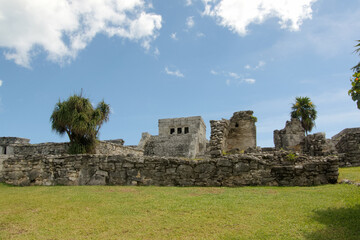 Fototapeta na wymiar Pyramid El Castillo at Tulum, Mexico