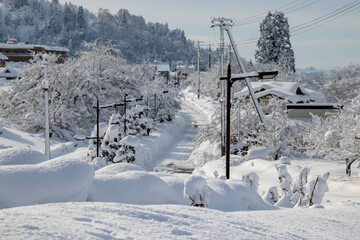 Obraz premium 雪国の景色 除雪された道