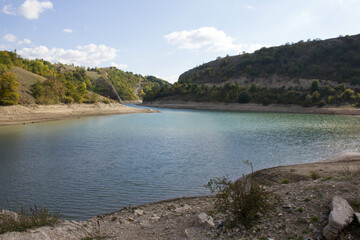 Fototapeta na wymiar lago klinje near Ulinje, lake with mountains around, Bosnia and Herzegovina