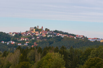 Blick zur Burgruine Leuchtenberg in Bayern	