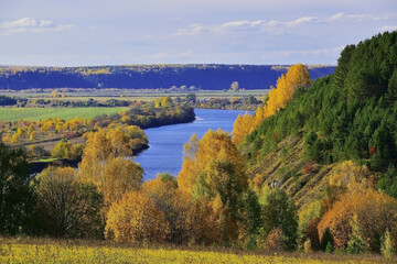 Obraz premium White Sorokinsky rocks in golden autumn decoration - a gypsum mountain on the right bank of the Sylva river near the village of Soroki
