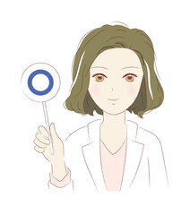 マルの札を挙げる笑顔の若い女性医師