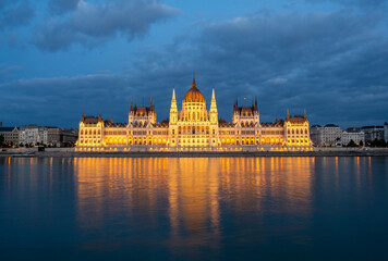Fototapeta na wymiar evening view of the amazing architecture of hungarian parliament in Budapest, Hungary