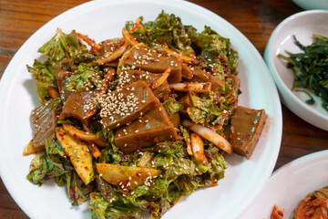 Korean dish of acorn type jello salad.