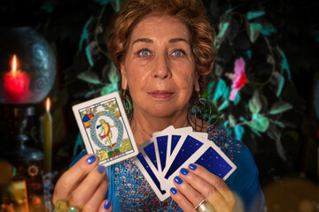 Gypsy Pythoness shows a good luck tarot card