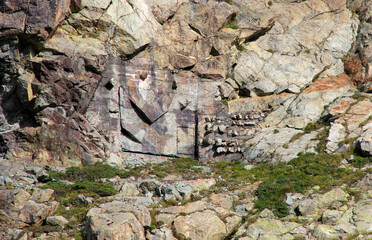 cachette dans la montagne