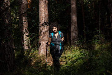 Obraz premium girl walking in the woods