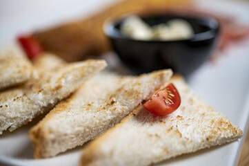 meal. toast. tomato.
