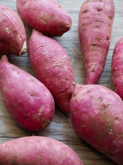 신선한 유기농 뿌리식물 음식 고구마