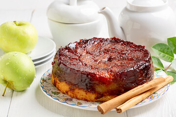 Inverted apple pie with cinnamon.