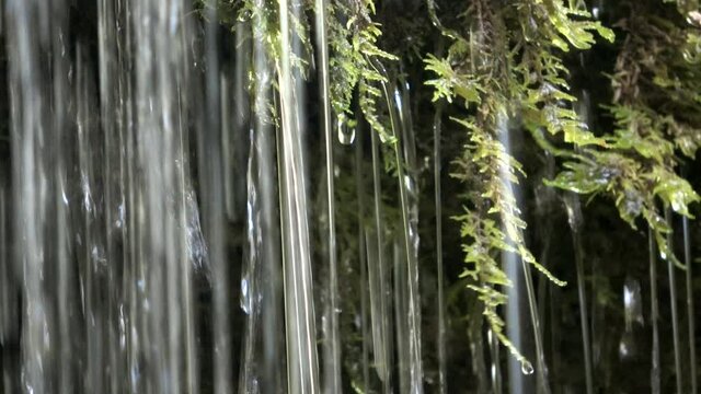 Wasserfall mit Moos