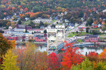 he Portage Lake Lift Bridge connects the cities of Hancock and Houghton, was built in 1959.