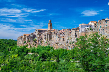 Fototapeta na wymiar View of the village of Pitigliano