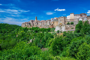 Fototapeta na wymiar View of the village of Pitigliano