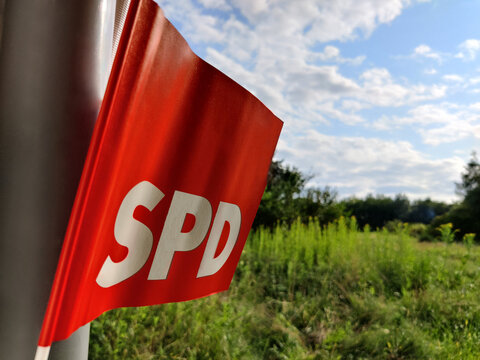 SPD-Fahne im Wind