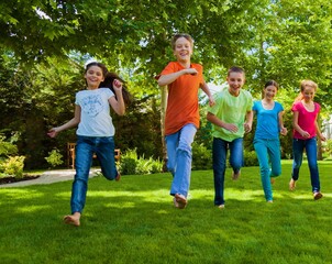 Obraz premium Portrait of Children Running in Park