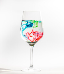 Taça com líquidos coloridos