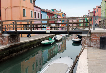 Fototapeta na wymiar Bridge over Venice canal