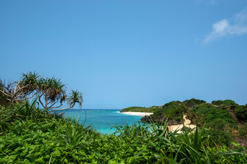 与論島のヨロン駅前の兼母海岸