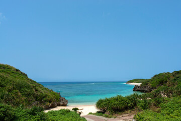 与論島のヨロン駅前の兼母海岸