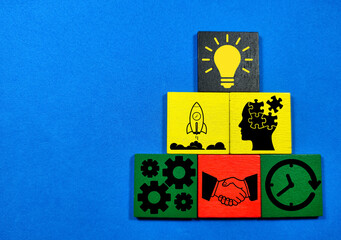 Obraz premium Colored wooden with targeted business icons and the concept of success.