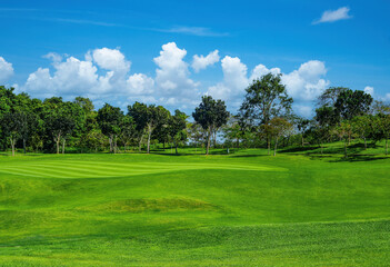 Fototapeta na wymiar Pattaya Green Golf Course Thailand Beautifully landscaped golf course, green lawn, rich in good weather.