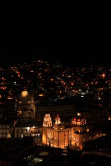 Iglesia y Universidad de Guanajuato de noche