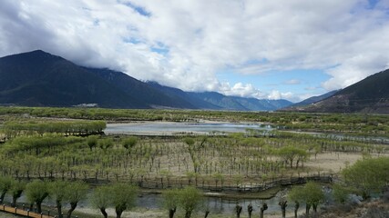 Obraz premium Beautiful Blue Sky Mountain Rock Landscape in Tibet